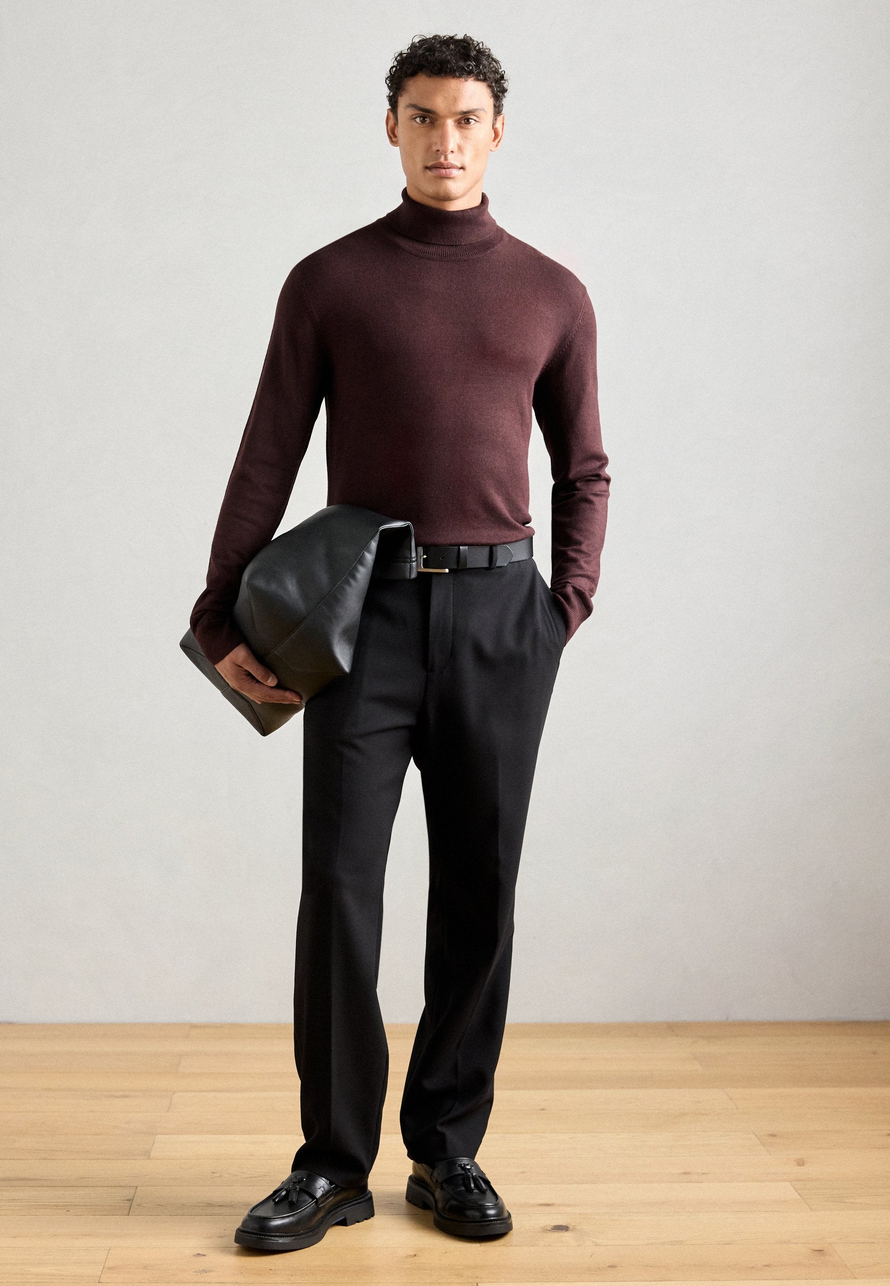 ROLL NECK  Media 7