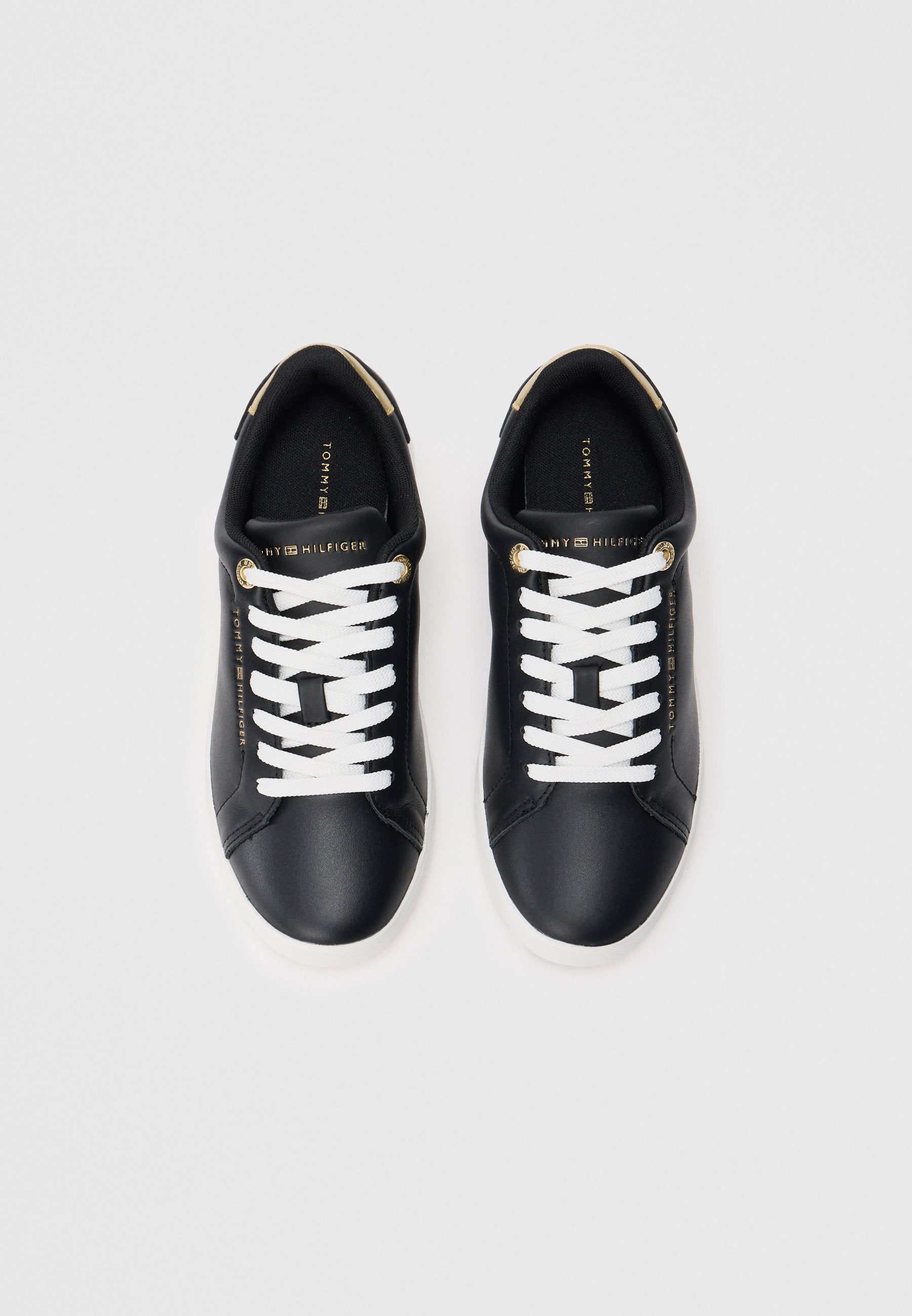 LEATHER LOGO PLAQUE COURT TRAINERS Media 4