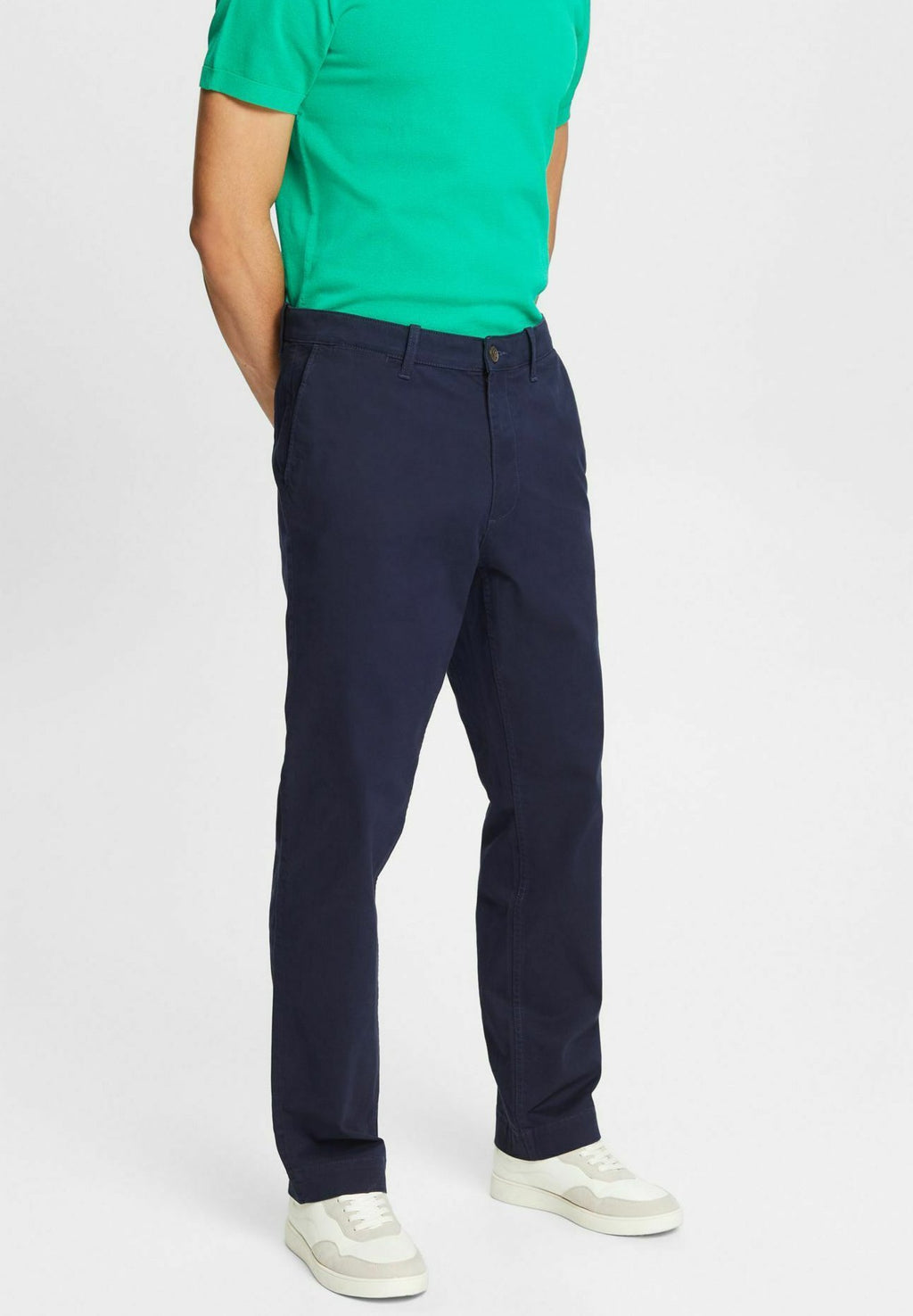 CLASSIC STRAIGHT FIT Media 3