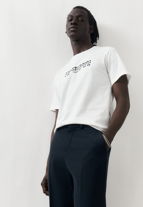 Calvin Klein Jeans FUTUR - Print T-shirt - bright white