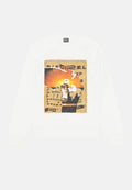Weißer Fleece-Sweatshirt mit einem zentralen Grafikdruck auf einem distressed gelben Hintergrund und bold schwarzem Text, rundem Ausschnitt und gerippten Bündchen.