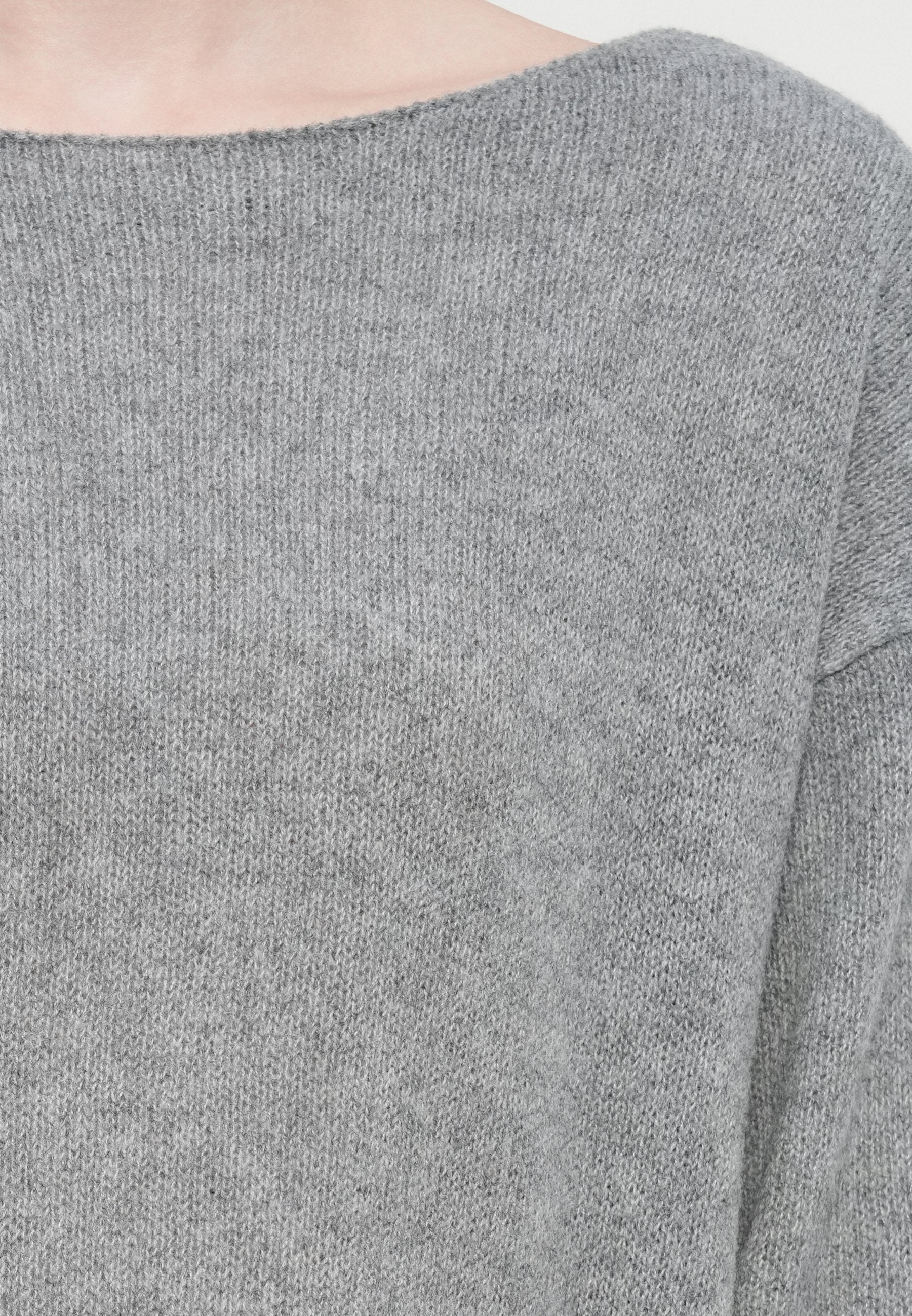 VILA VILUKA BOATNECK