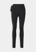 Schwarze Leggings aus elastischem Stoff, mit einem hohen Taillenbund, seitlichen Taschen, einer Reißverschluss-Tasche und einem abnehmbaren Gürtel mit Hardware-Akzenten.