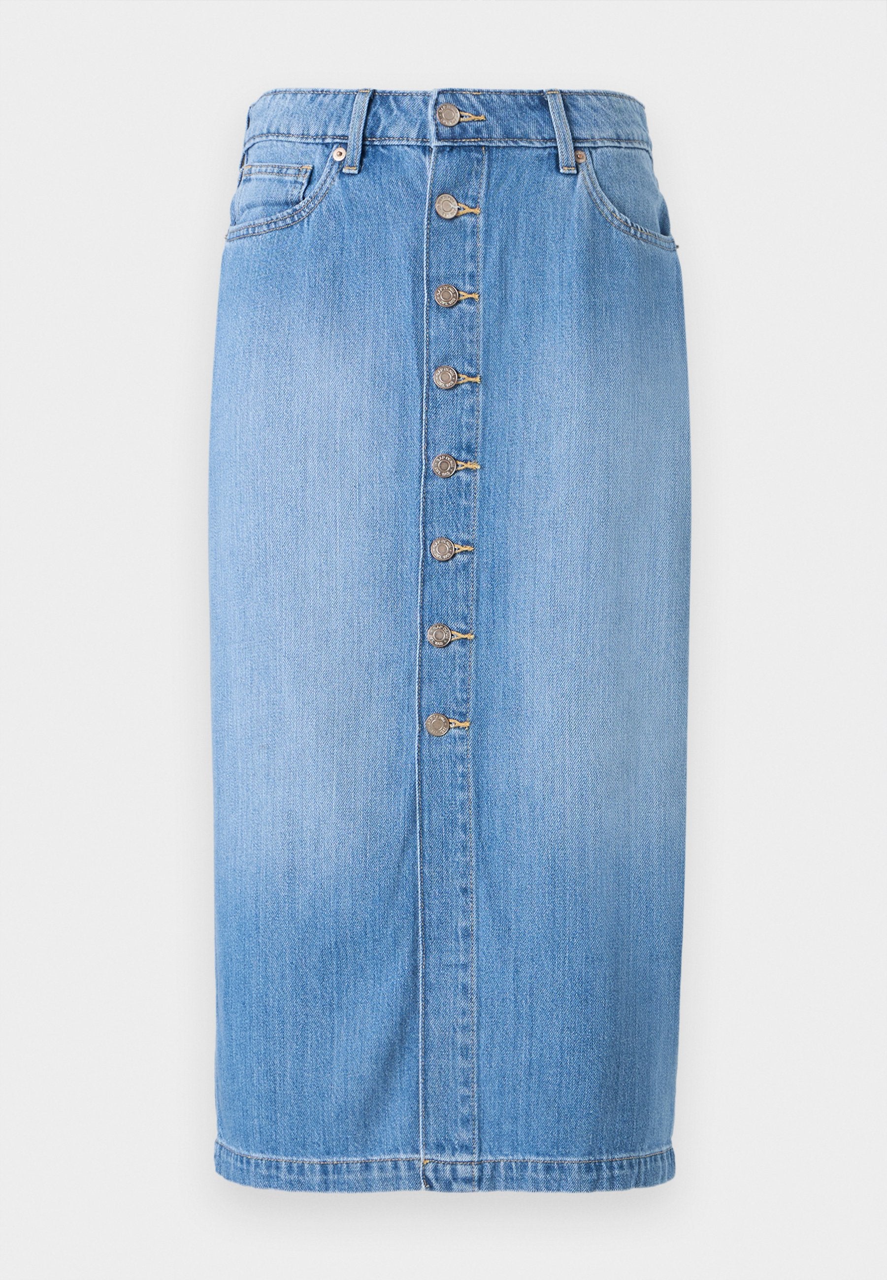 Blaue Denim-Midirocke mit geradem Schnitt, ausgestattet mit einem Knopfverschluss vorne, fünf Taschen und einem gewaschenen Finish für Textur.