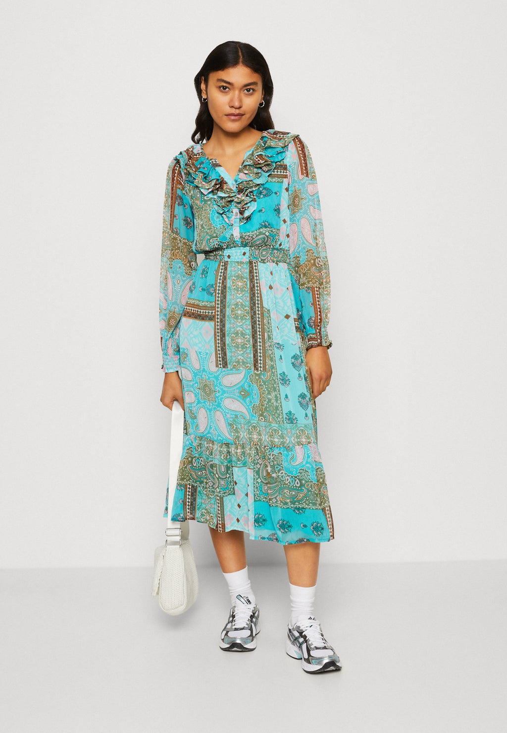 ONLSTELLA PATCH MIDI DRESS Media 2