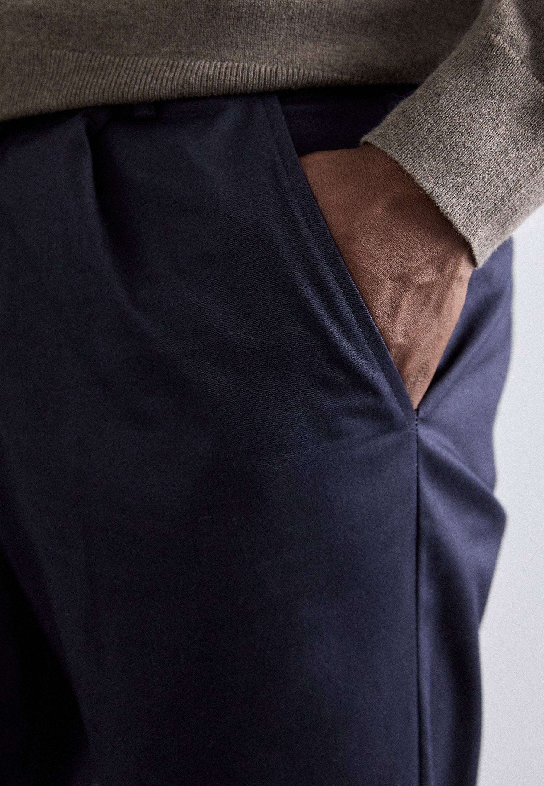 Essential Collective CROPPED TROUSER