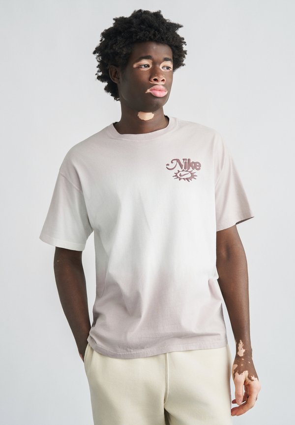 Nike Sportswear TEE DUNK  - Print T-shirt - sail