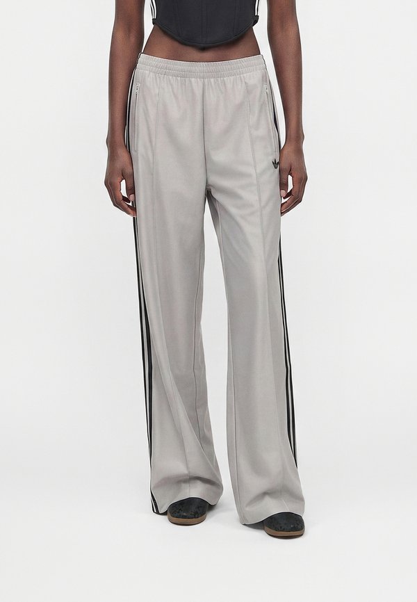 adidas Originals FIREBIRD LOOSE - Tracksuit bottoms - grey two/black