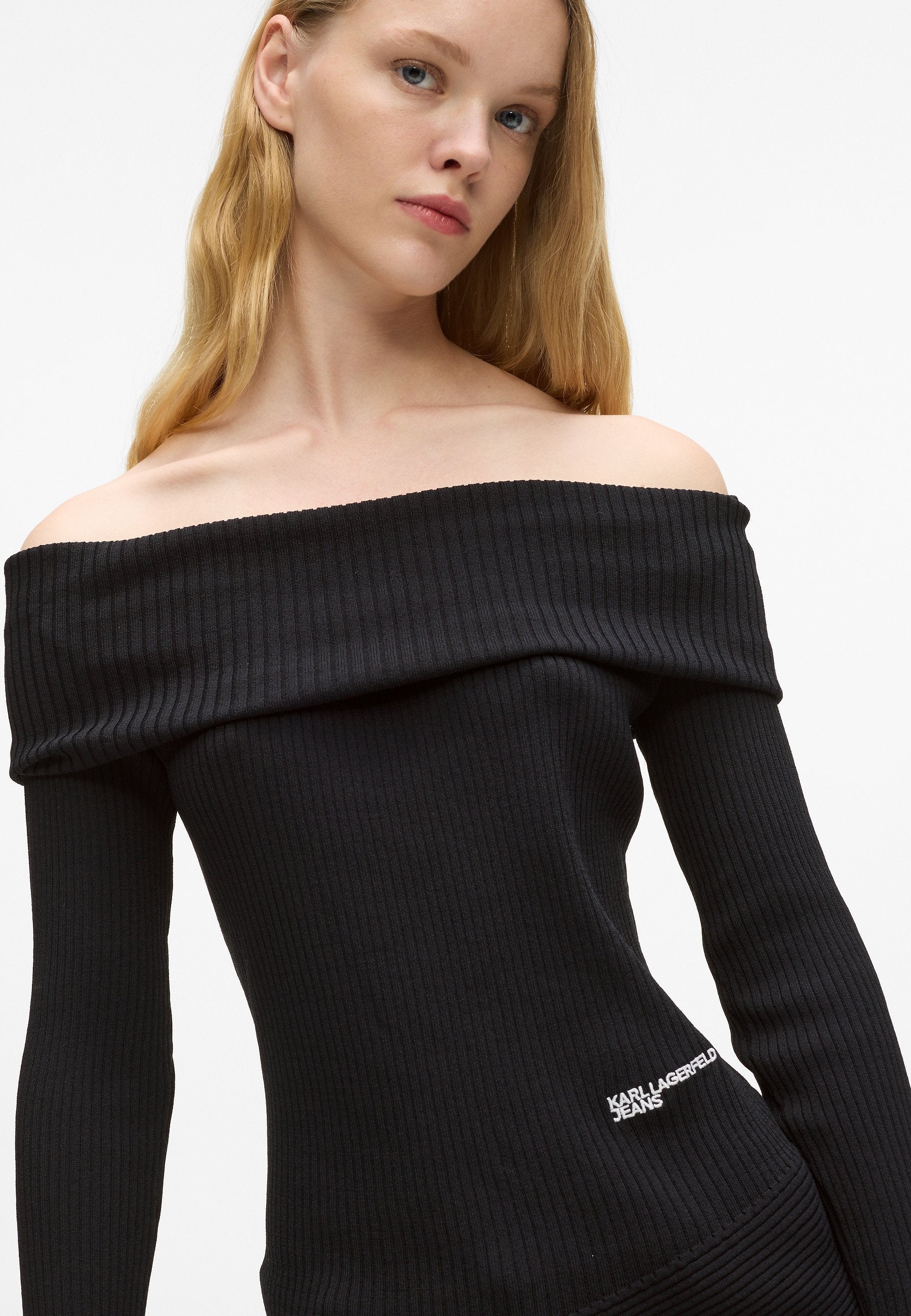 OFF-SHOULDER KNIT Media 5
