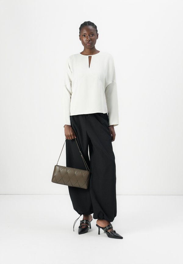 Calvin Klein PANELED