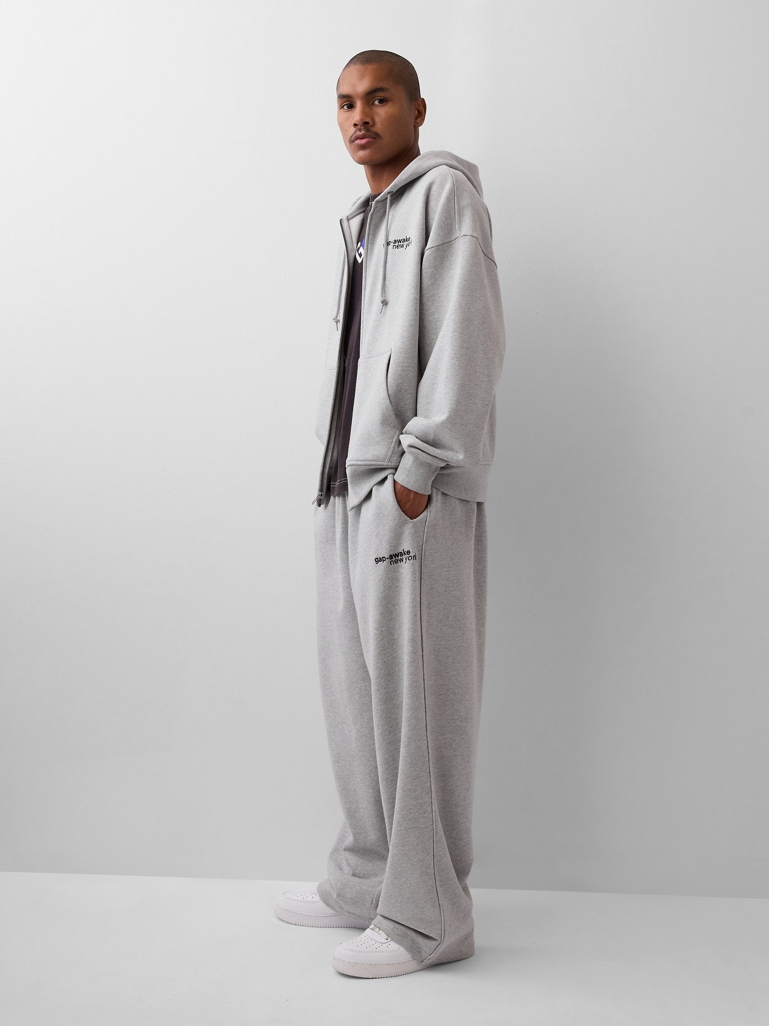 GAP GAP AWAKE NY HEAVYWEIGHT OVERSIZED LOGO ZIP HOODIE