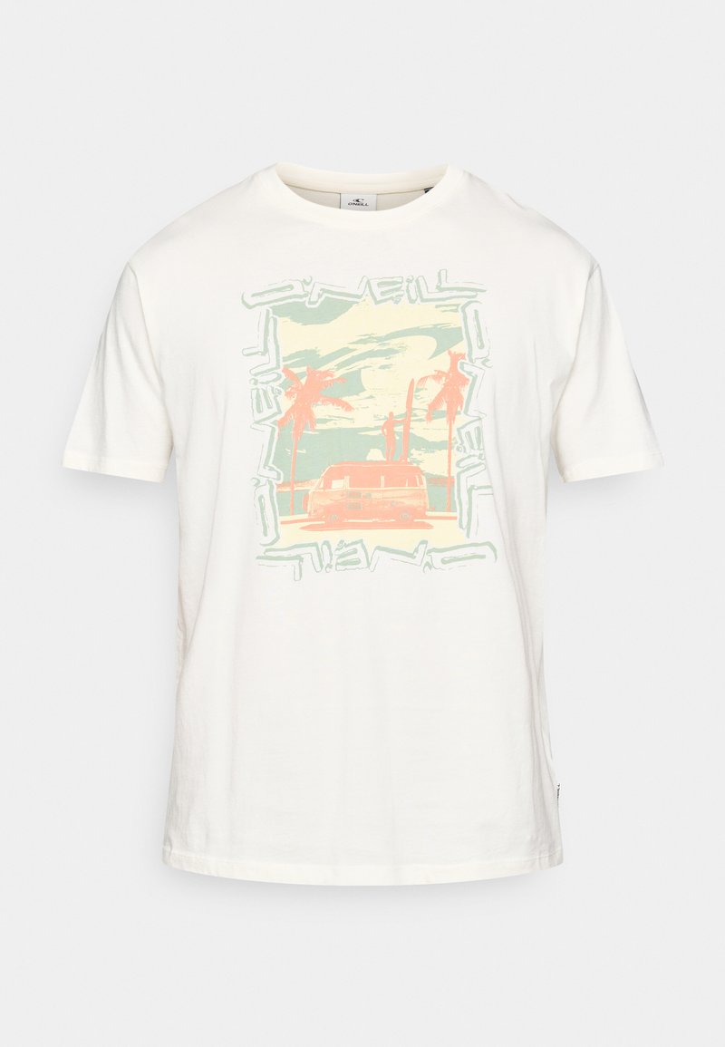 Weißes Kurzarm-T-Shirt mit einer Retro-Grafik eines Vans, zwei Palmen und einer Person beim Surfen, umrahmt von abstrakten Formen.