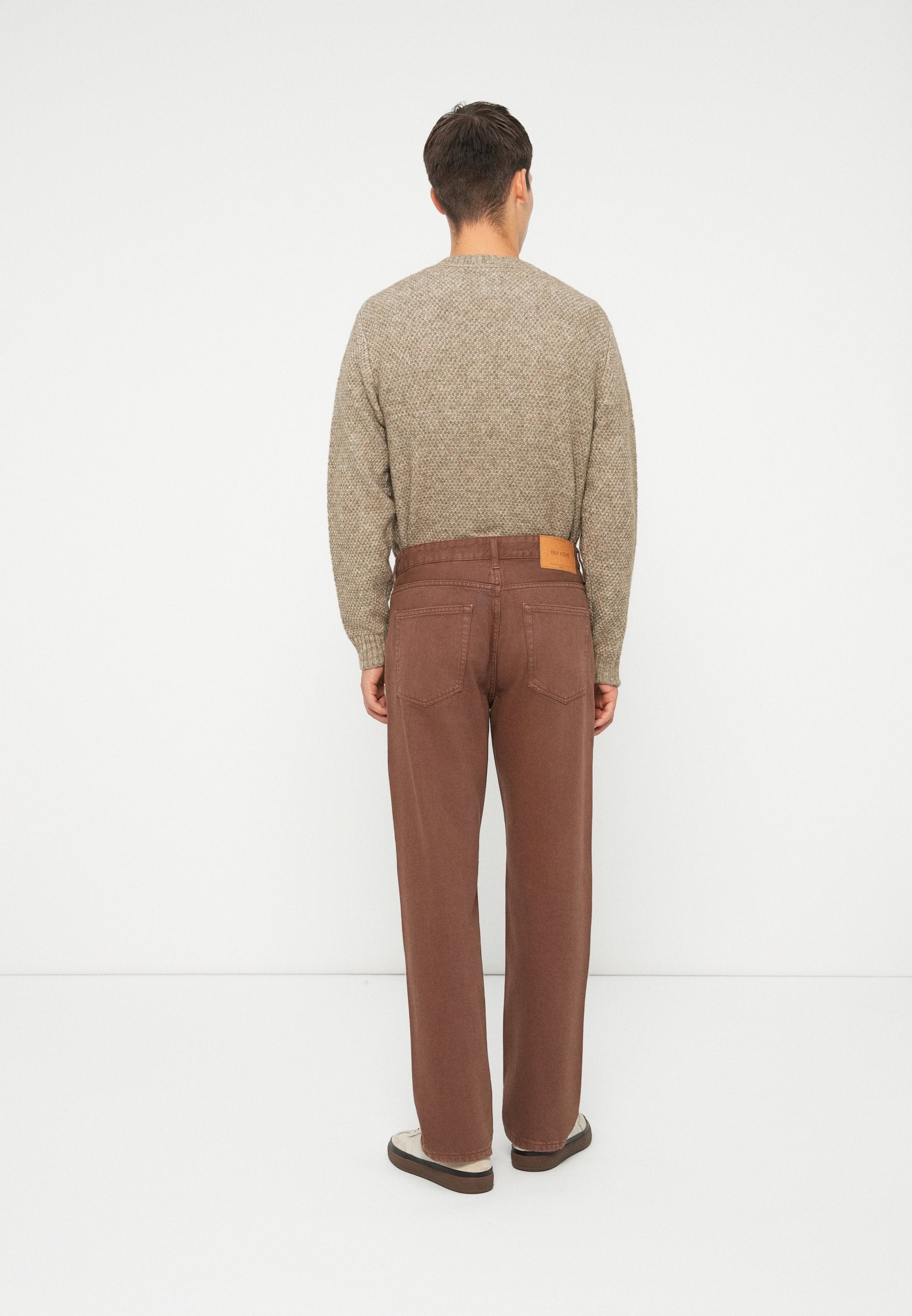 ONSEDGE STRAIGHT BROWN Media 4