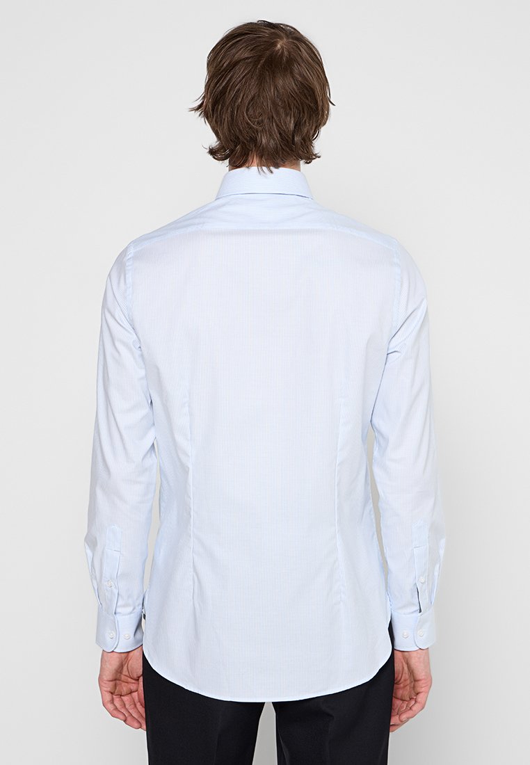 Michael Kors ENGINEERD OXFORD SLIM FIT