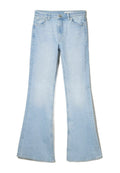 Helle blaue, schmal geschnittene Jeans aus Denim mit mittelhohem Bund, Vorderentaschen und klassischen Nähten entlang der Nähte und Säume.