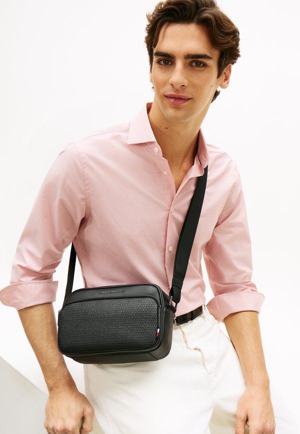 Tommy Hilfiger WOVEN PANEL CROSSBODY CAMERA BAG - Cross body bag - black