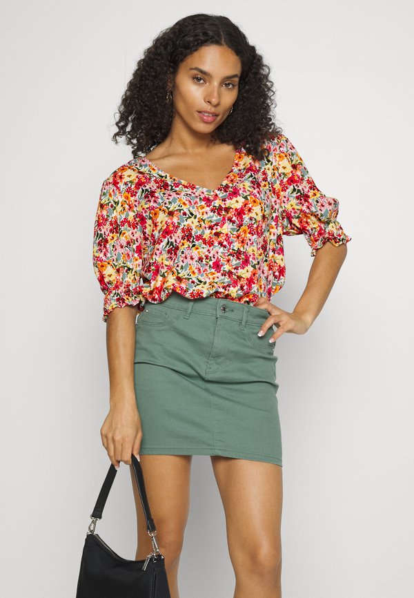 ONLY Petite ONLFREDERIKKE V NECK