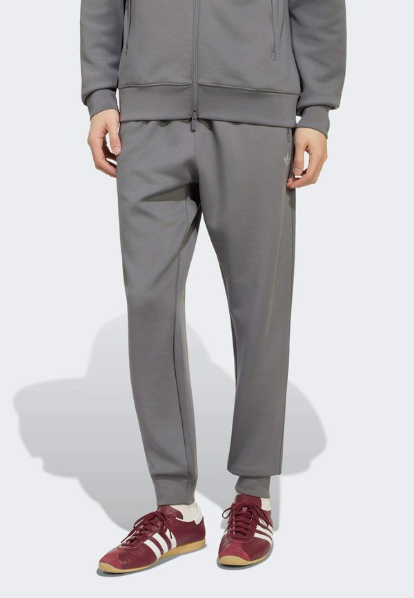 adidas Originals ADIDAS ORIGINALS TREFOIL ESSENTIALS SPACER TRACK PANTS - Tracksuit bottoms - grey four