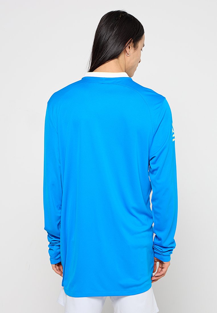Nike Performance