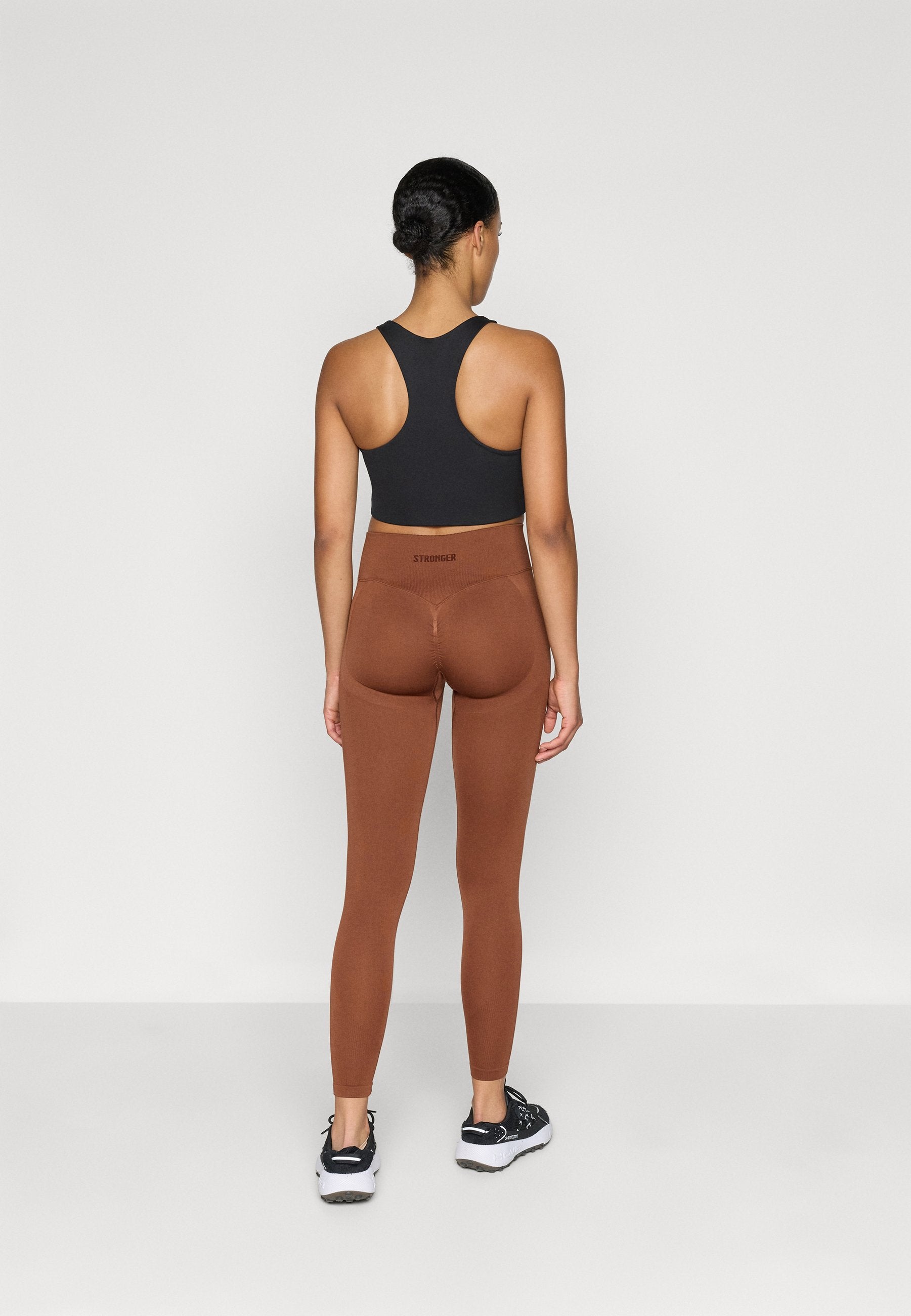 Stronger SEAMLESS CONTOUR SCRUNCH LEGGINGS