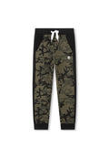 Grüne Camo-Jogginghosen mit schwarzen seitlichen Einsätzen, elastischem Bund, weißem Kordelzug und zwei vorderen Taschen. Mit Logo auf der linken Tasche.