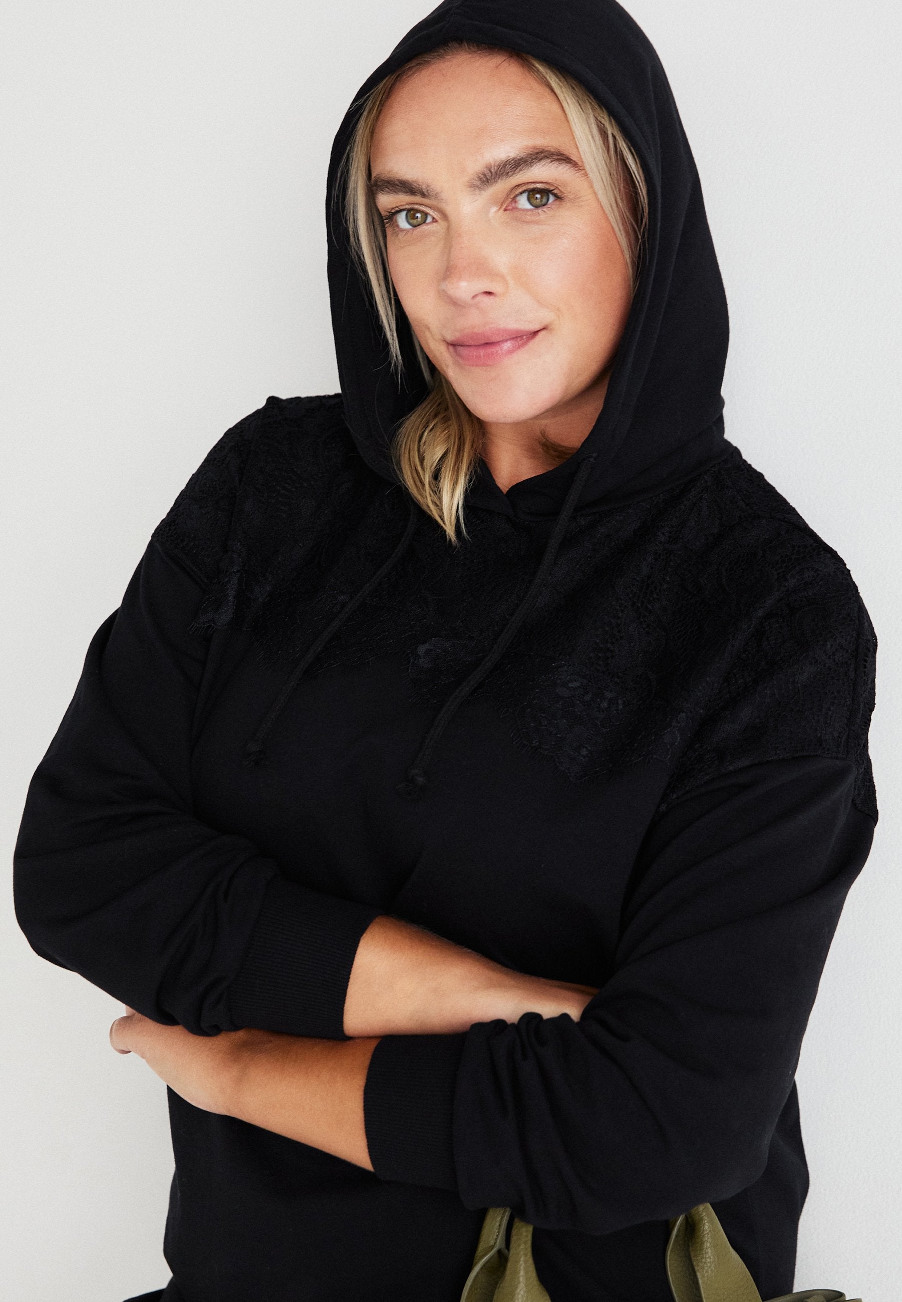 CARLIZZY HOOD DRESS Media 5