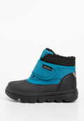 Blaue und schwarze wasserdichte Stiefel mit Textilobermaterial, gepolsterter Schuhkragen, Klettverschluss und Gummisohle mit strukturierter Griffmuster.