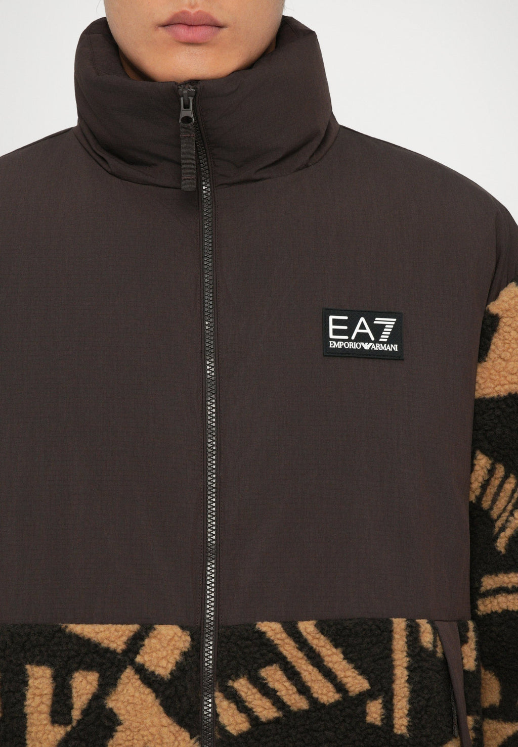 MOUNTAIN JACKET LOGO Media 7