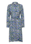 Kleid mit floralem Druck, kragenförmigem Halsauschnitt, langen Ärmeln, taillierter Taille mit Bindeband und leichtem, strukturiertem Stoff in Blau, Grün und Pink.