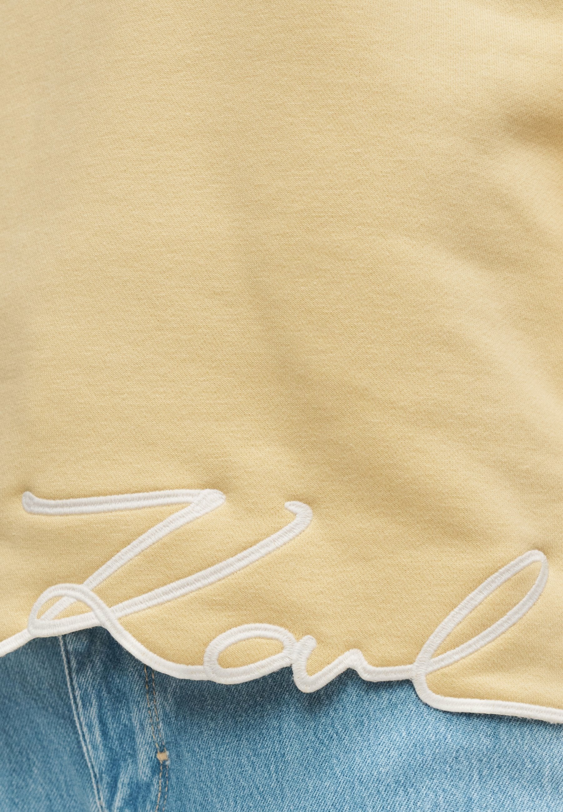 SIGNATURE HEM HALF ZIP UP Media 6