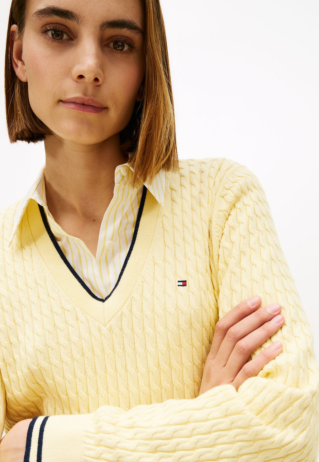 CABLE KNIT V NECK JUMPER Media 5