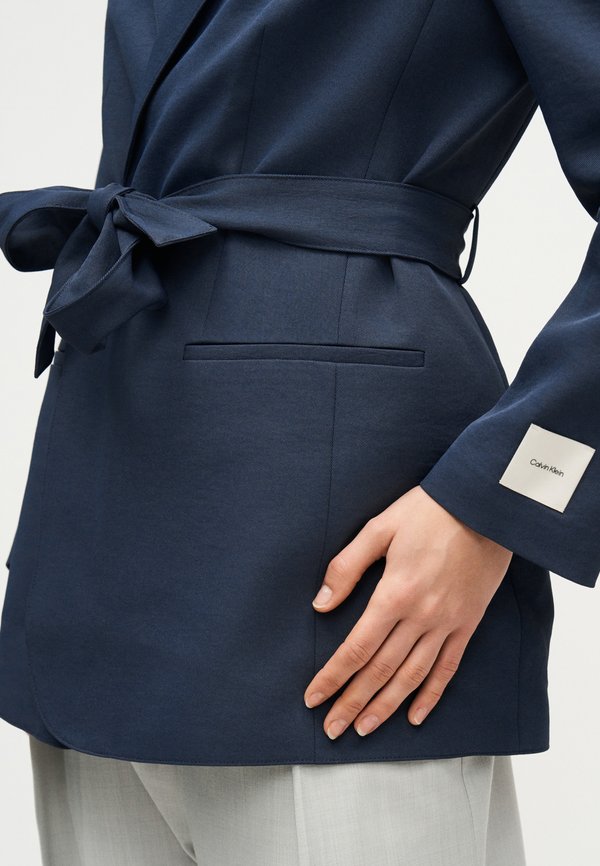 Calvin Klein CASUAL BELTED