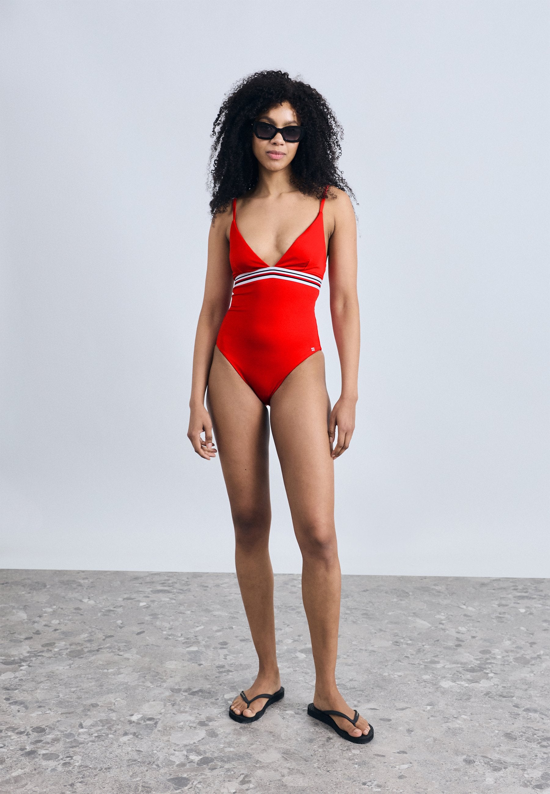 GLOBAL STRIPE PLUNGE TRIANGLE  Media 2