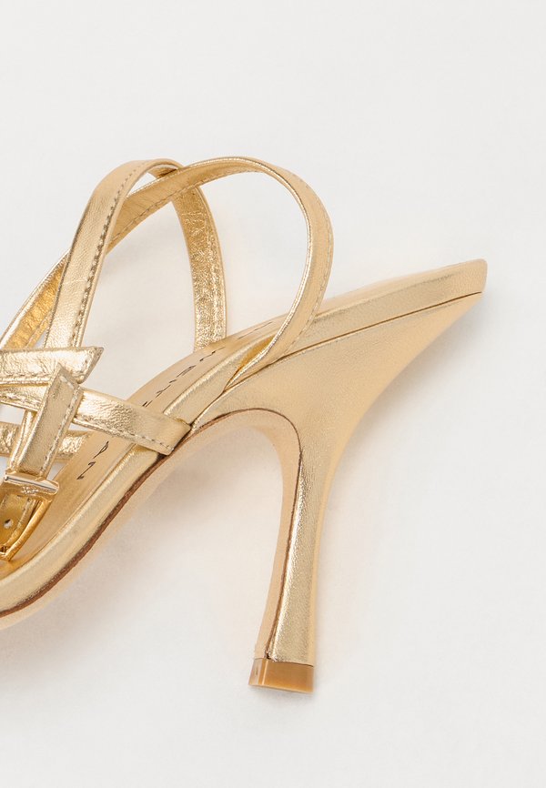Stuart Weitzman GEORGIE 100