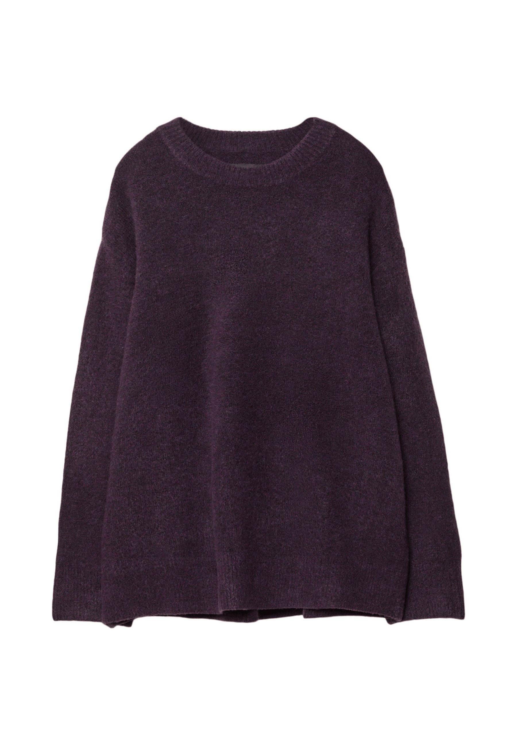 Dunkellila Wollsweater mit runden Halsausschnitt und langen Ärmeln. Weiche Textur, leicht lockere Passform und seitliche Schlitze am Saum für zusätzlichen Komfort.