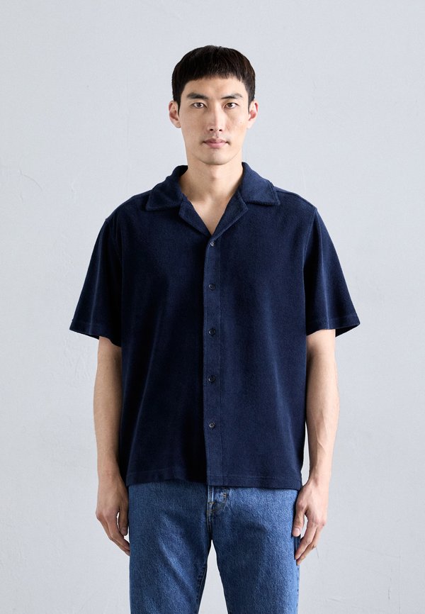 J.LINDEBERG TED RESORT