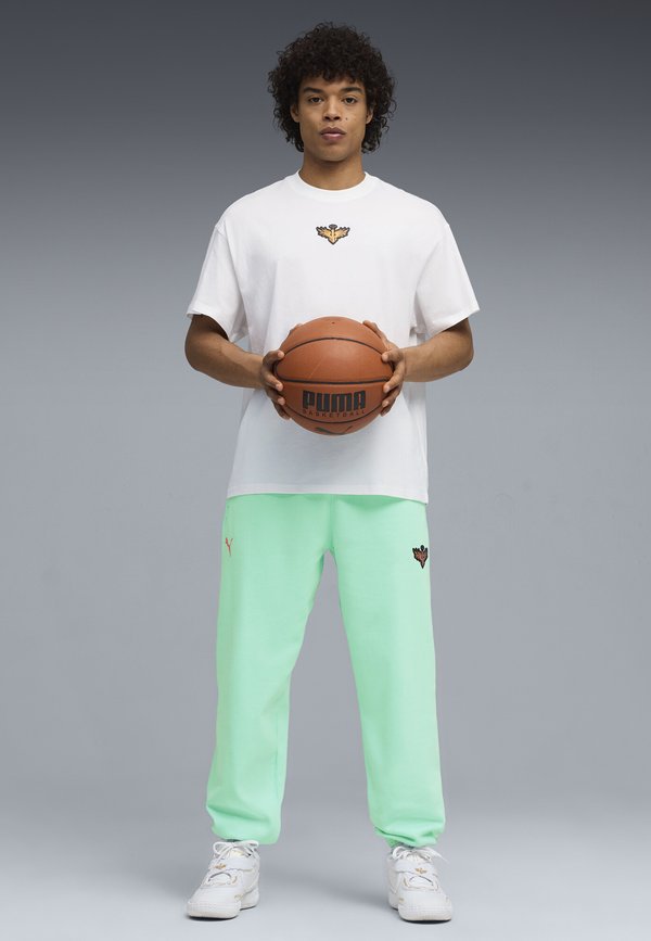 Puma MELO ALWAYZ ON 1 TEE - Sports T-shirt - white- silver