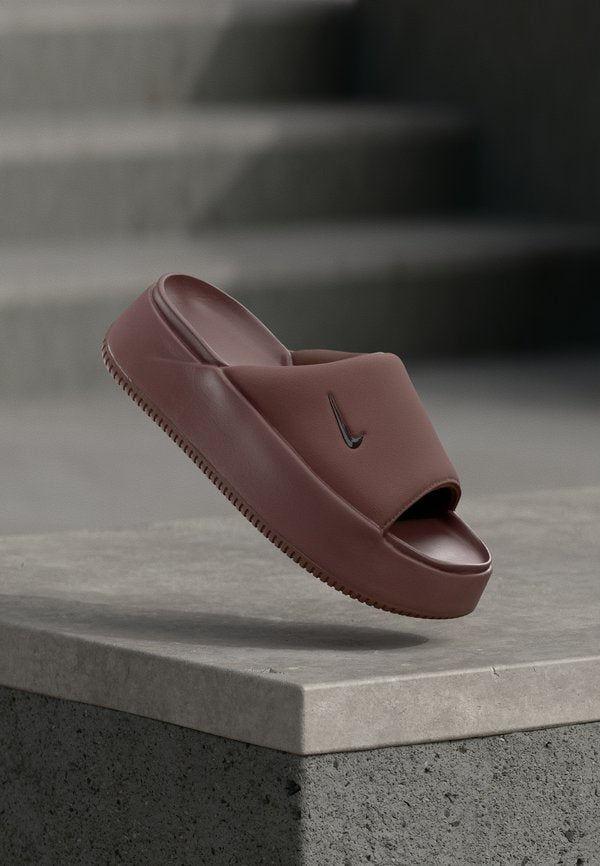 Nike Sportswear CALM ELEVATION - Mules - tattoo