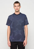Marineblaues kurzärmeliges T-Shirt mit einem strukturierten Sternmuster und einem gerippten Halsausschnitt. Lockere Passform mit gerade geschnittenen Ärmeln.