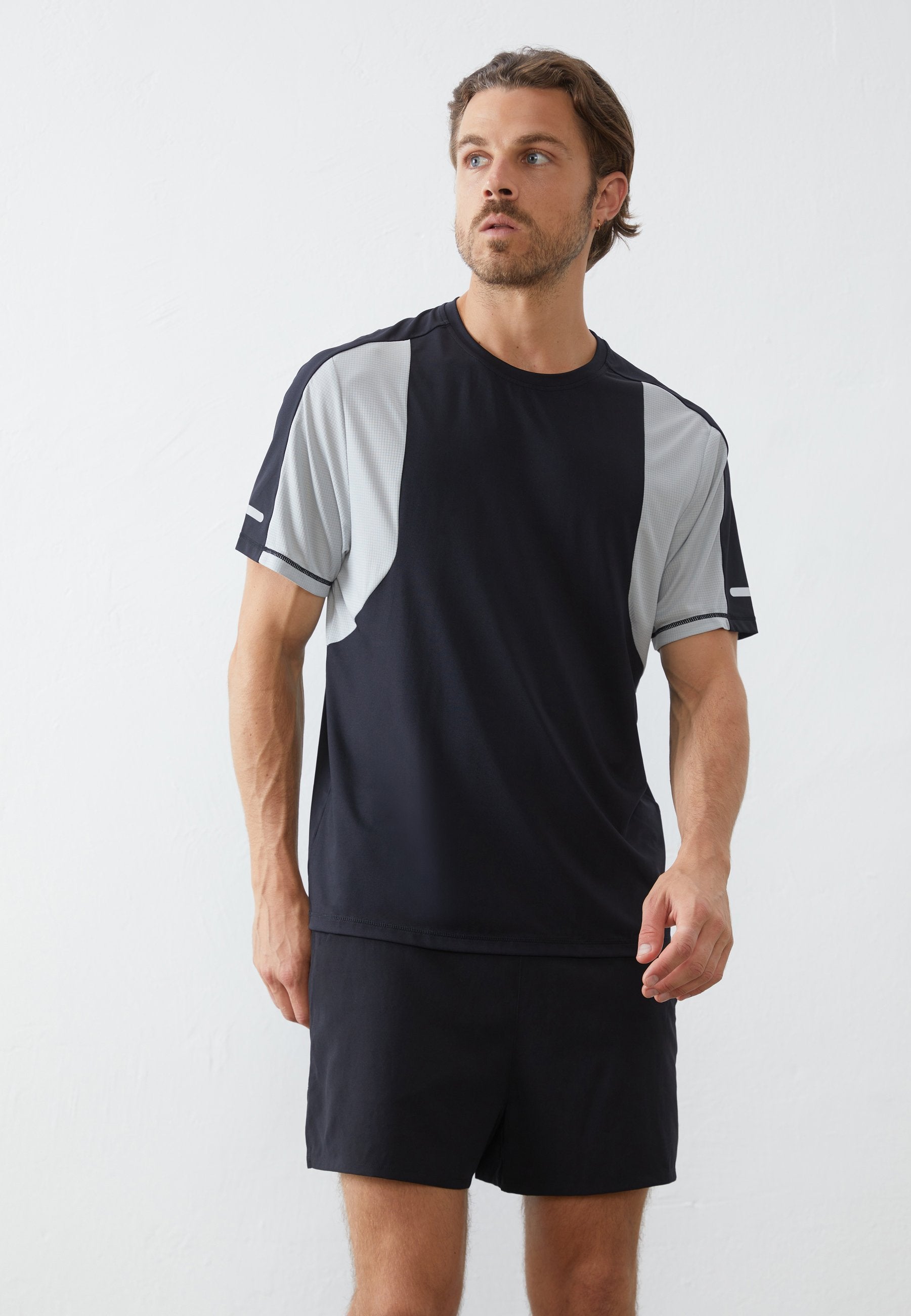 Pier One Sport QUICK DRY SHORT SLEEVE T-SHIRT WITH REFLECTIVE STRIP