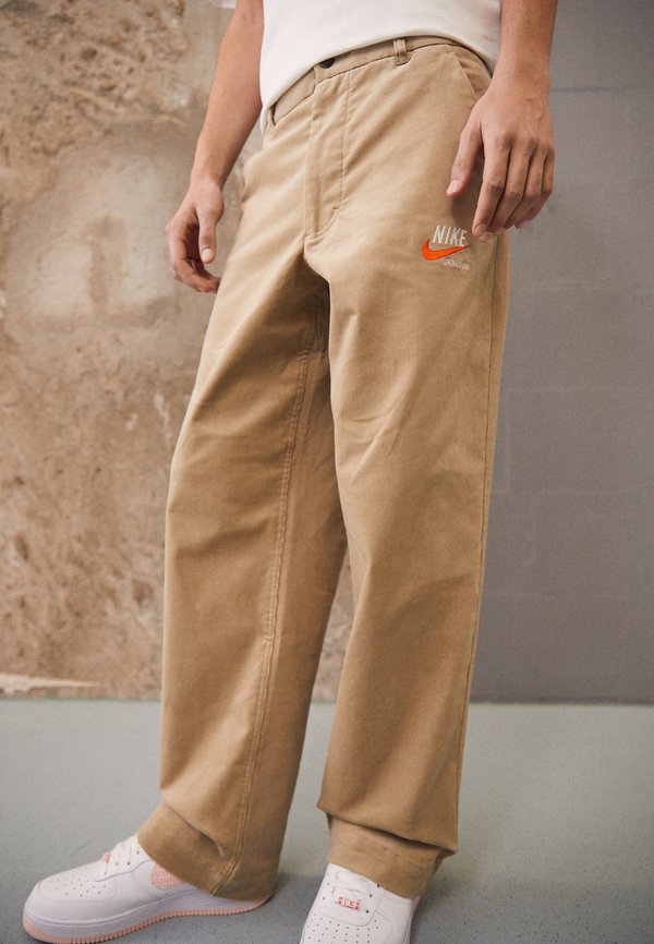 Nike Sportswear TREND PANT - Trousers - khaki/team orange/khaki