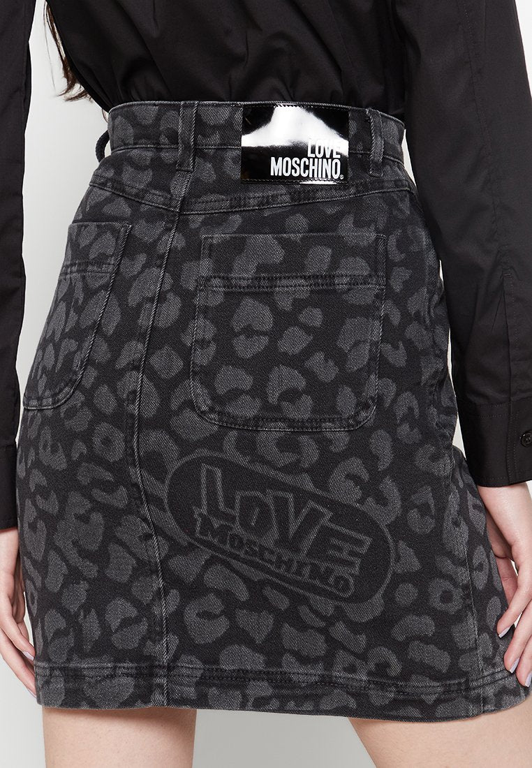 Love Moschino