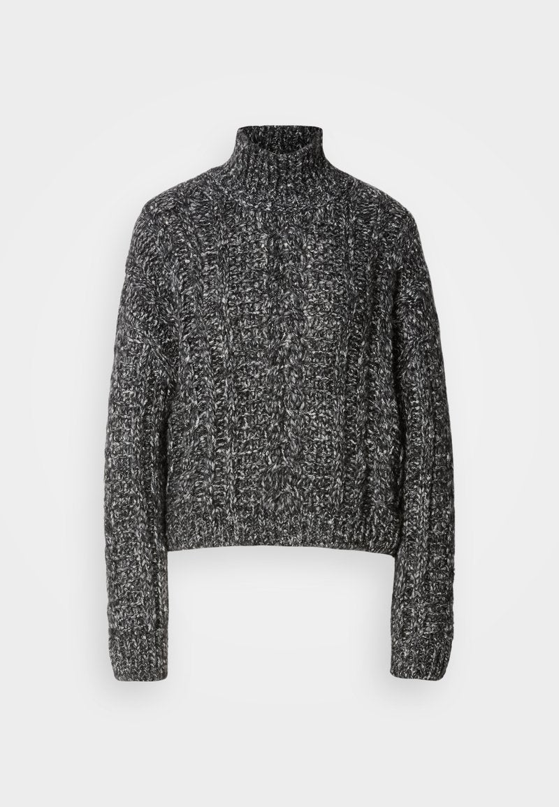 LONGSLEEVE STAND UP COLLAR CABLE Media 1