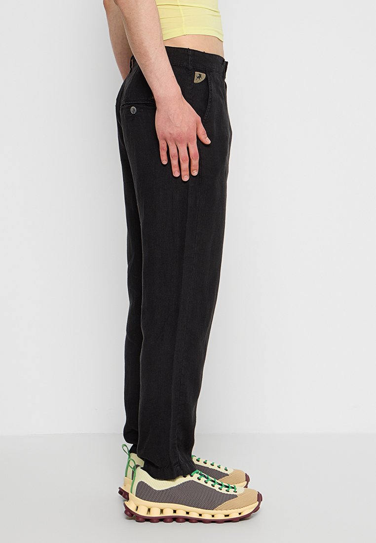 LOIS Jeans