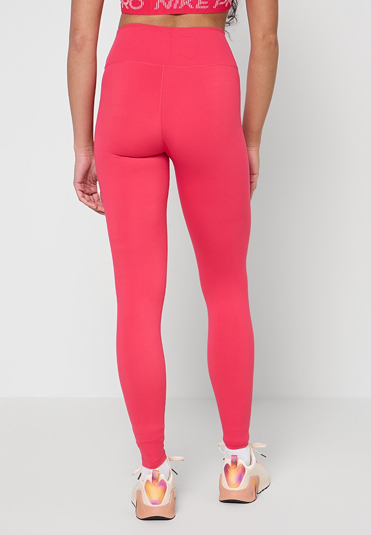 Nike Performance
