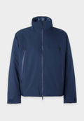 Marineblaue Jacke mit hohem Kragen, vorderem Reißverschluss und zwei Reißverschlusstaschen auf der Brust. Hergestellt aus einem glatten, strapazierfähigen Material mit lockerer Passform.