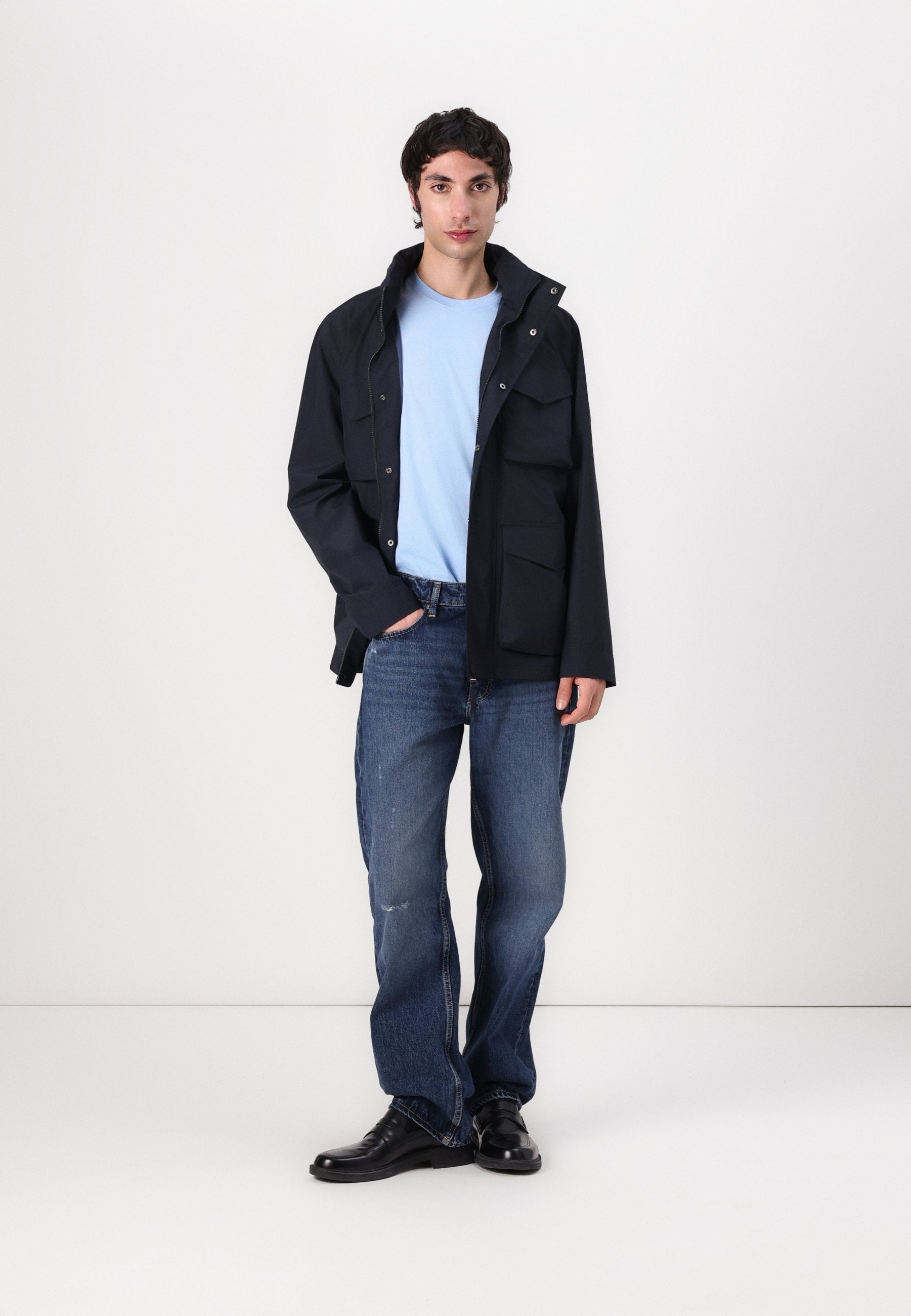 PACKABLE FIELD JACKET Media 2