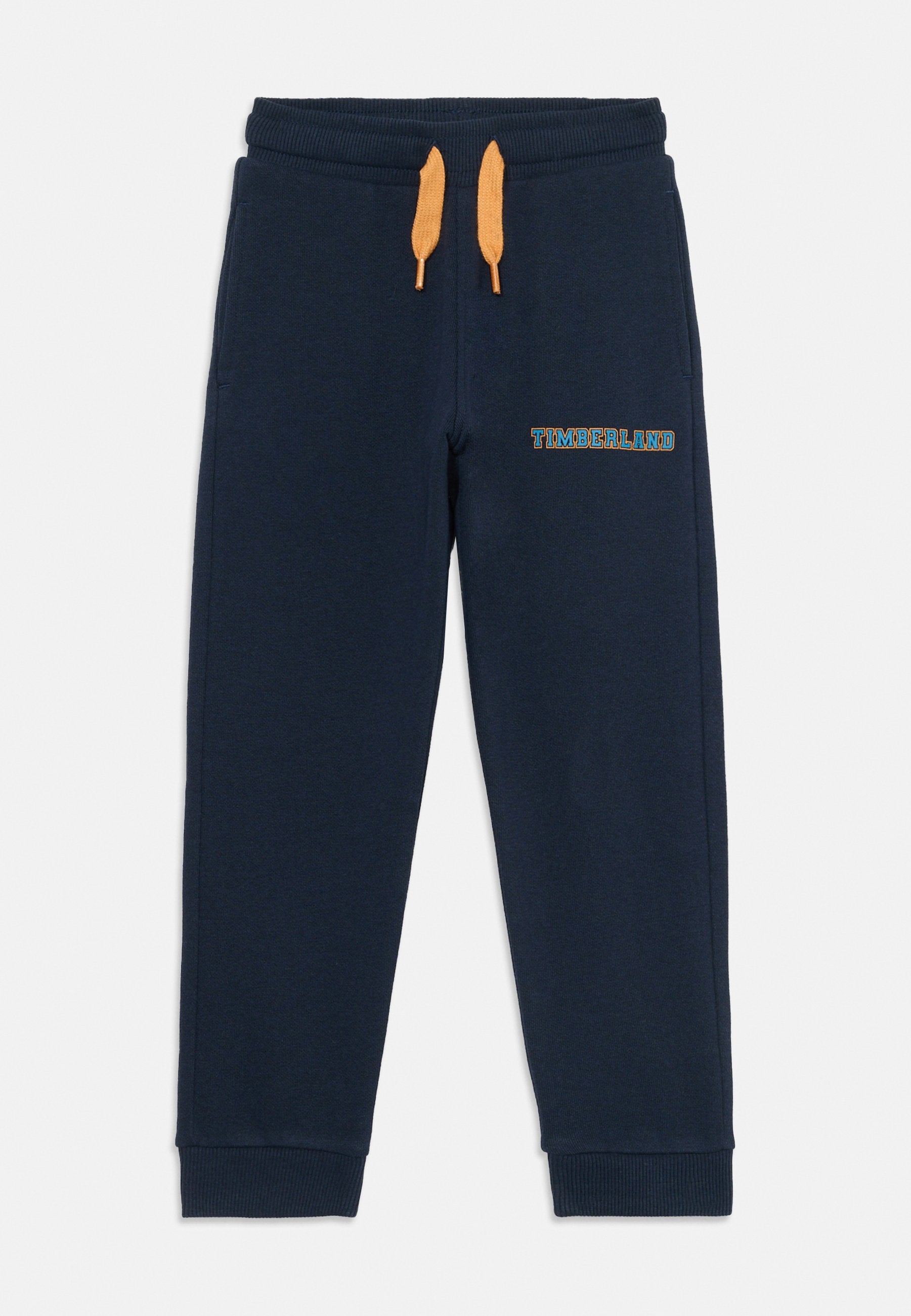 Marineblaue Sweatpants mit elastischem Bund, orangefarbenen Kordeln und dem "TIMBERLAND"-Logo in Blau und Orange auf dem linken Oberschenkel.