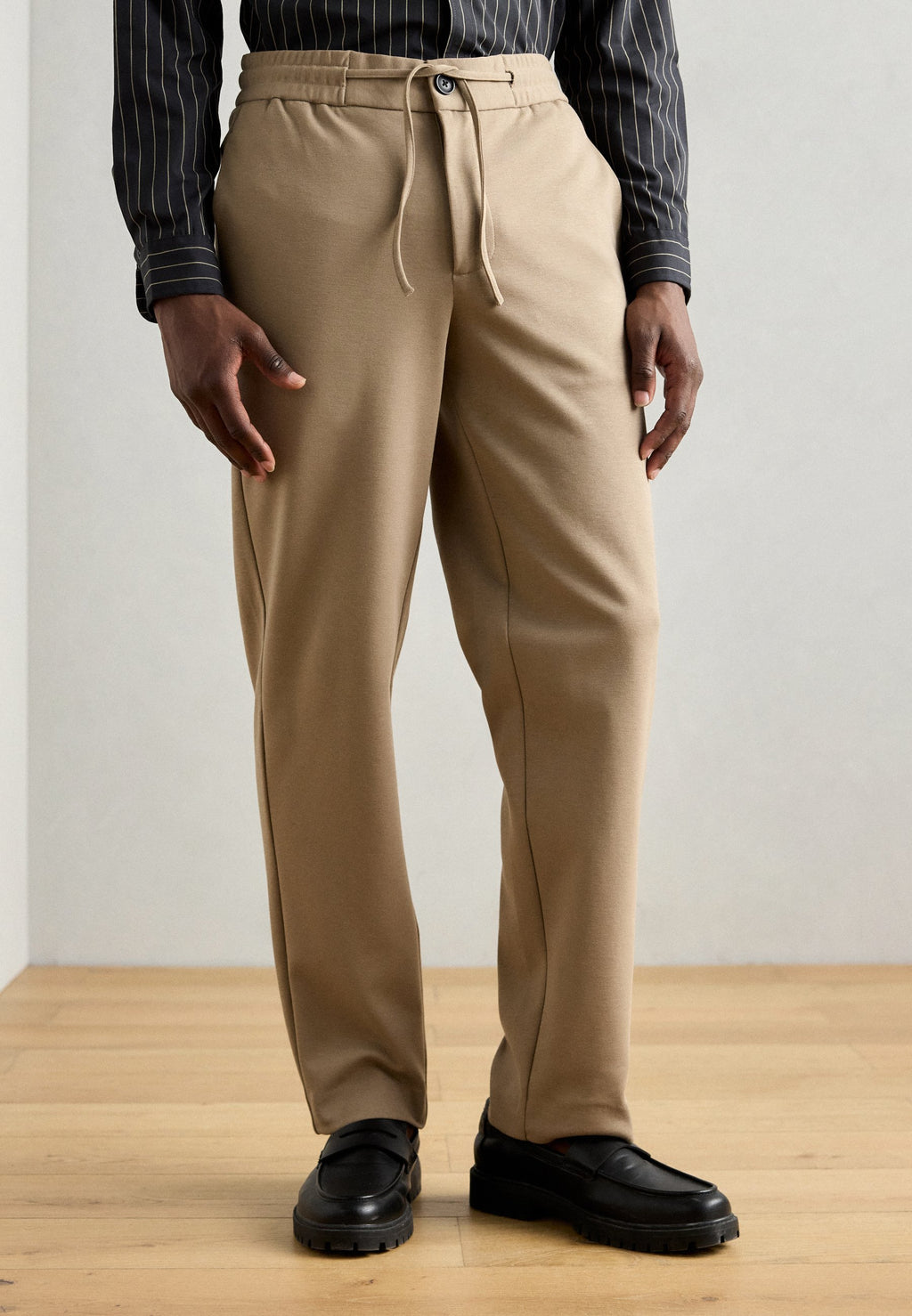 SUPERFLEX RELAXED FIT PANTS Media 3