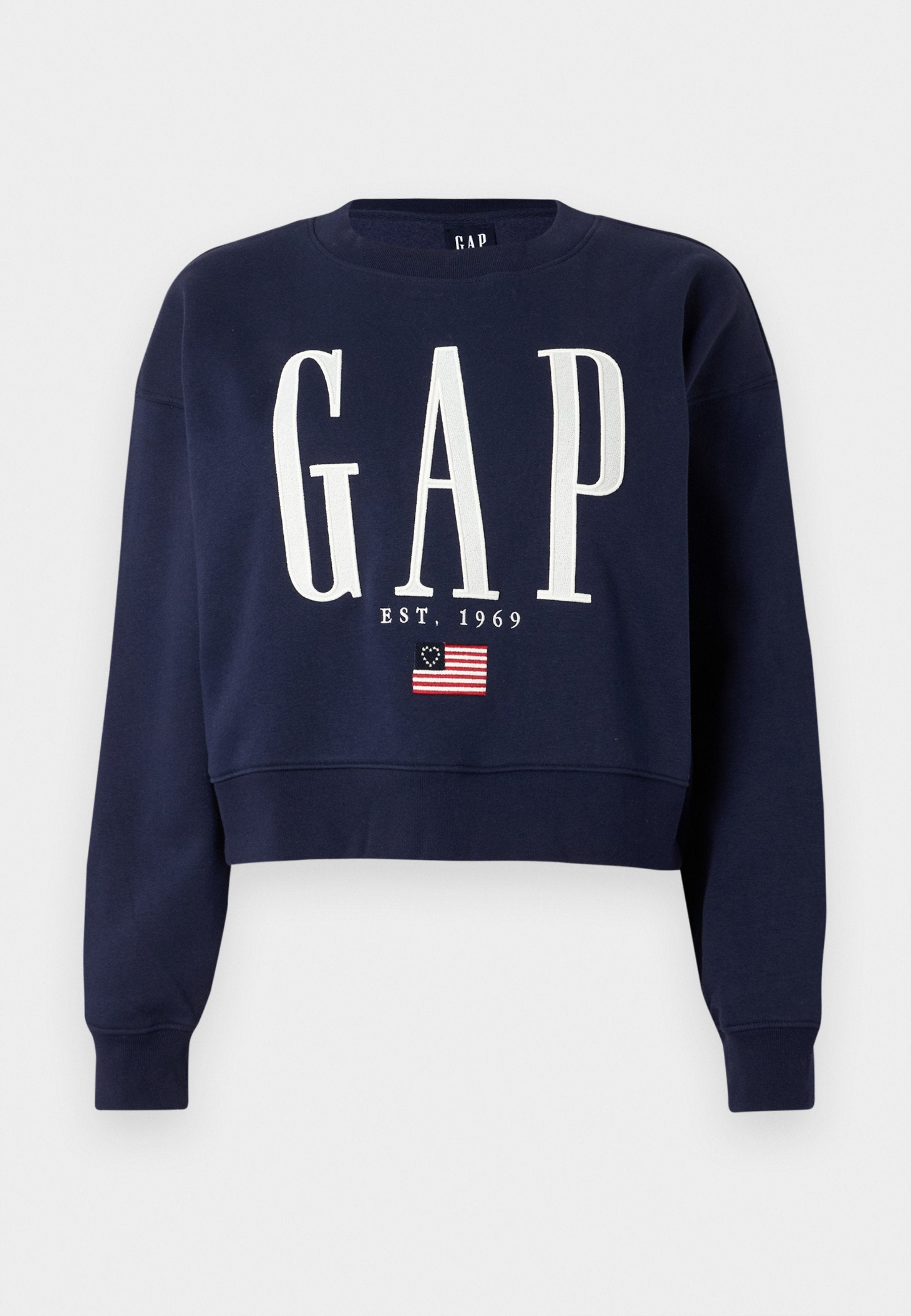 Marineblaues, kurz geschnittenes Sweatshirt mit weißen Buchstaben "GAP", dem Schriftzug "EST. 1969" und einer kleinen amerikanischen Flagge mit 13 Sternen unter dem Schriftzug.